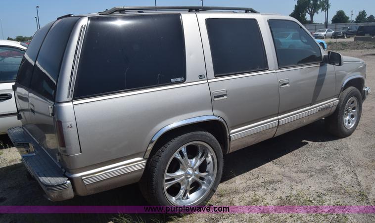 image for item J6525 1999 Chevrolet Tahoe SUV