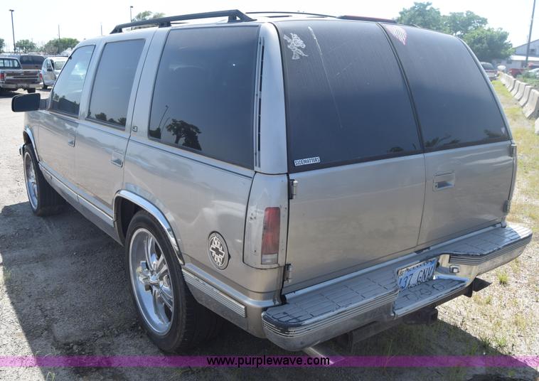 image for item J6525 1999 Chevrolet Tahoe SUV