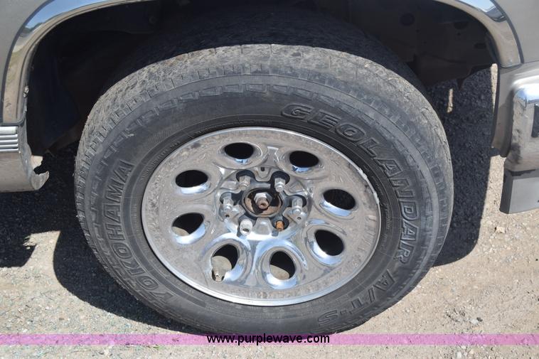 image for item J6525 1999 Chevrolet Tahoe SUV