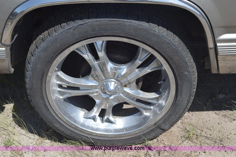 image for item J6525 1999 Chevrolet Tahoe SUV