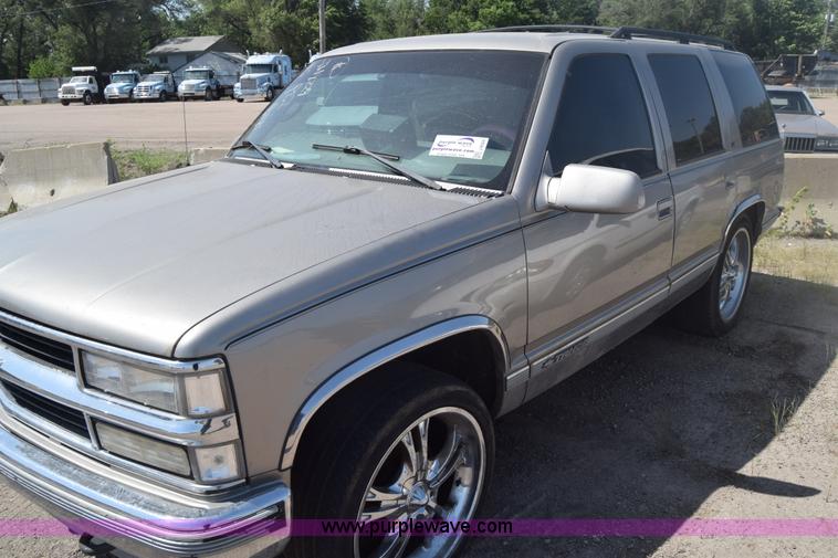 image for item J6525 1999 Chevrolet Tahoe SUV