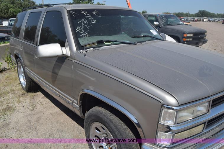 image for item J6525 1999 Chevrolet Tahoe SUV