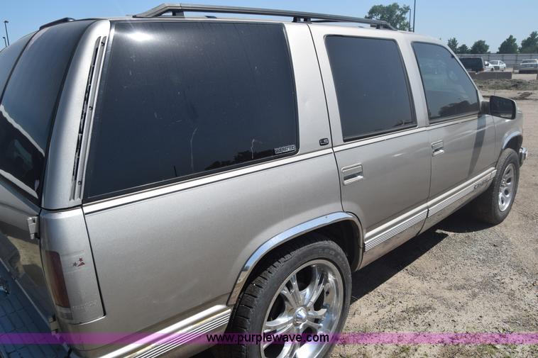 image for item J6525 1999 Chevrolet Tahoe SUV