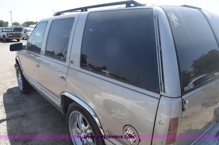 image for item J6525 1999 Chevrolet Tahoe SUV