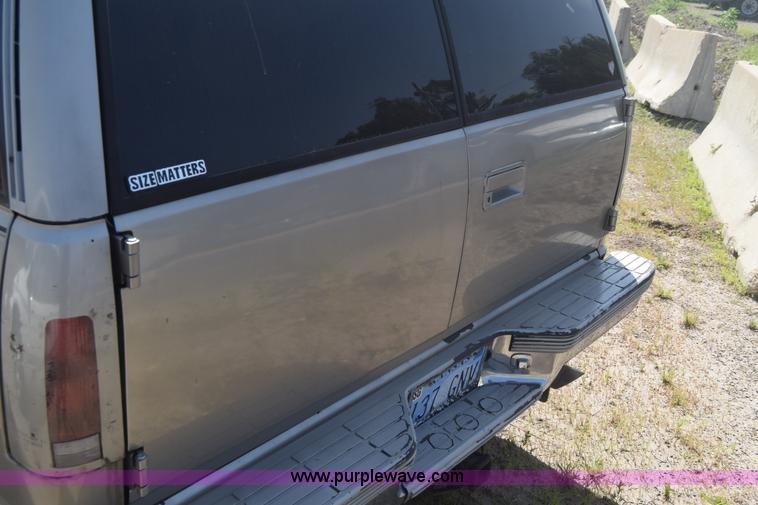 image for item J6525 1999 Chevrolet Tahoe SUV
