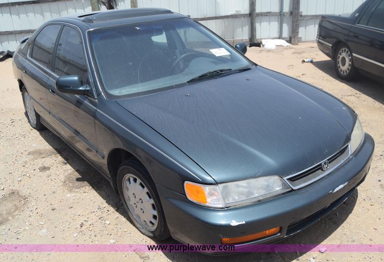 image for item J6557 1997 Honda Accord EX