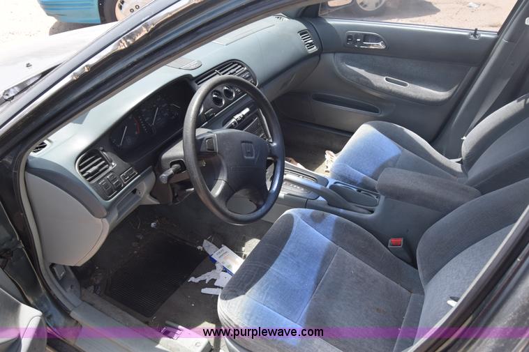 image for item J6557 1997 Honda Accord EX