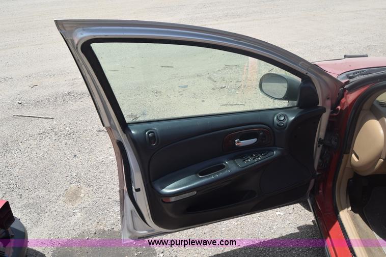 image for item J6686 2000 Chrysler 300M