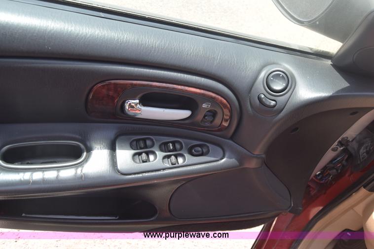 image for item J6686 2000 Chrysler 300M