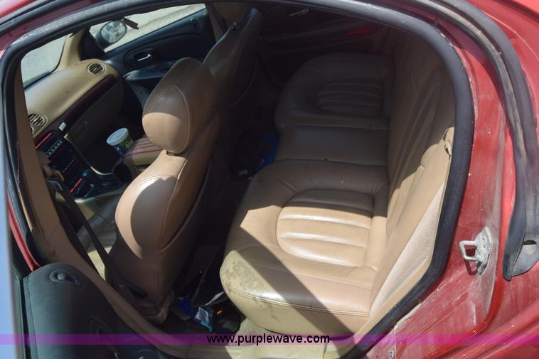 image for item J6686 2000 Chrysler 300M