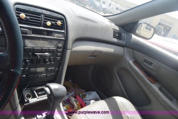 image for item J6695 1998 Lexus ES300