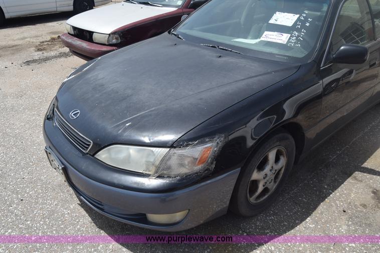 image for item J6695 1998 Lexus ES300