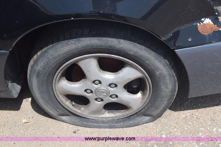 image for item J6695 1998 Lexus ES300