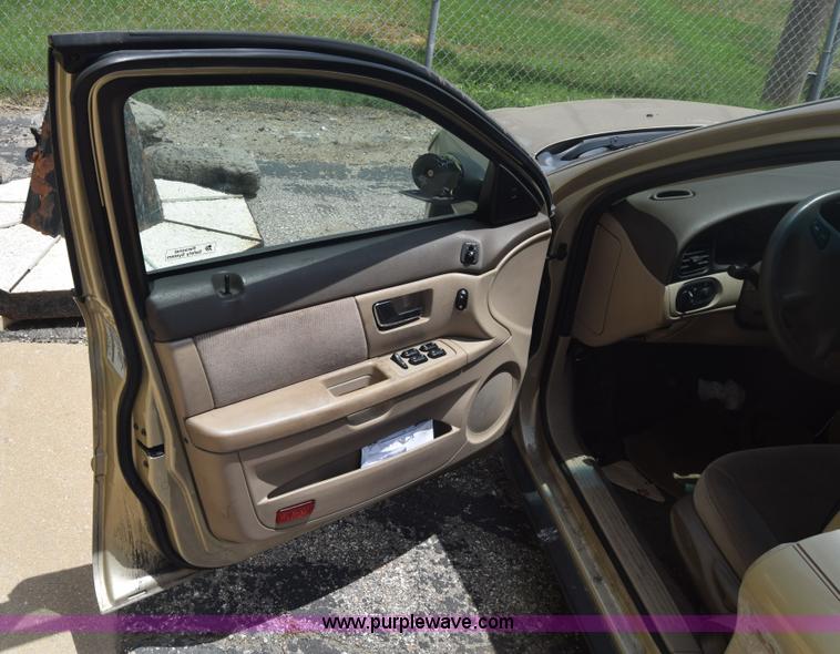 image for item J6699 2000 Ford Taurus SE