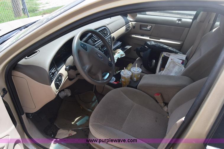 image for item J6699 2000 Ford Taurus SE