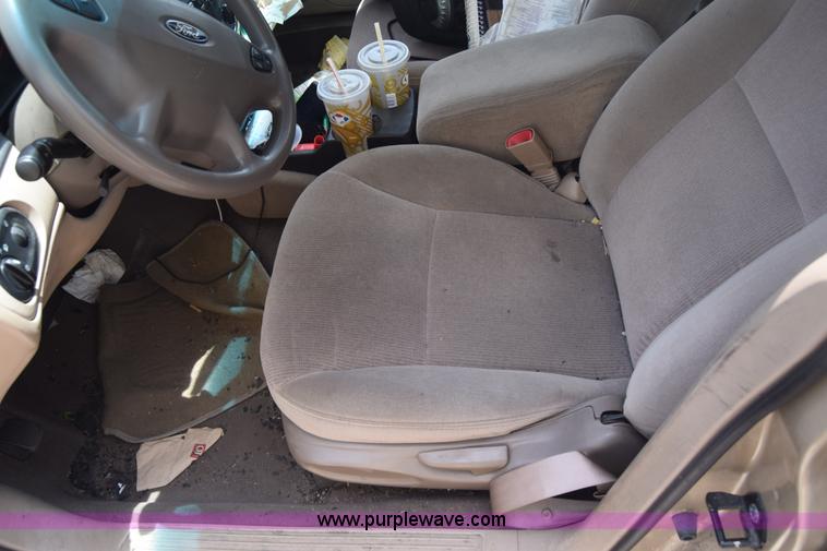 image for item J6699 2000 Ford Taurus SE