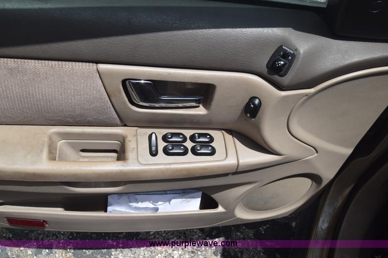 image for item J6699 2000 Ford Taurus SE