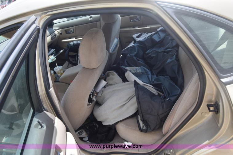 image for item J6699 2000 Ford Taurus SE