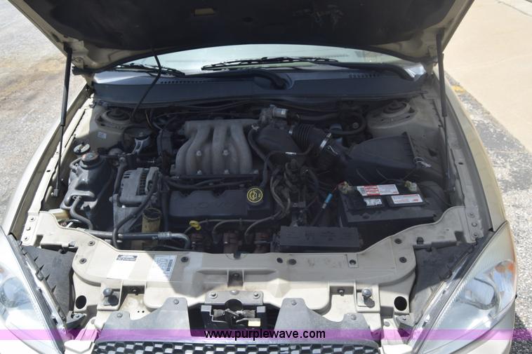 image for item J6699 2000 Ford Taurus SE