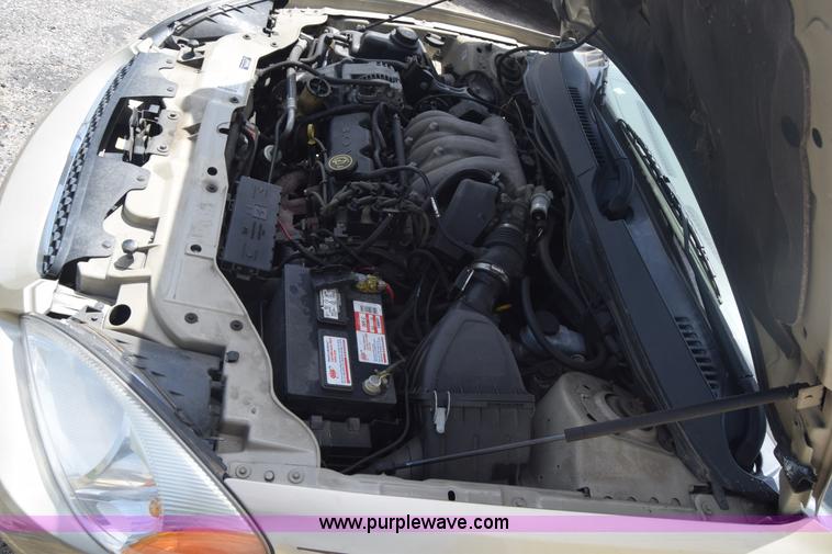 image for item J6699 2000 Ford Taurus SE