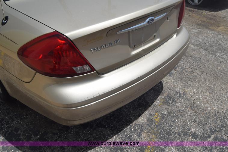 image for item J6699 2000 Ford Taurus SE