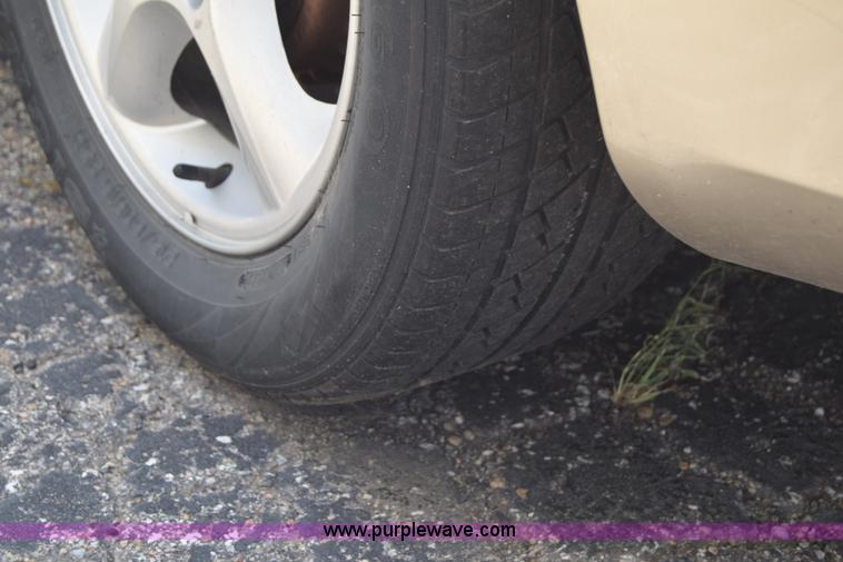 image for item J6699 2000 Ford Taurus SE