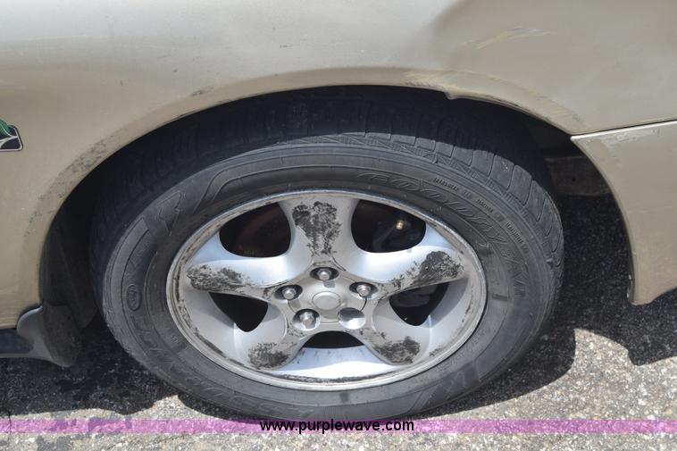 image for item J6699 2000 Ford Taurus SE