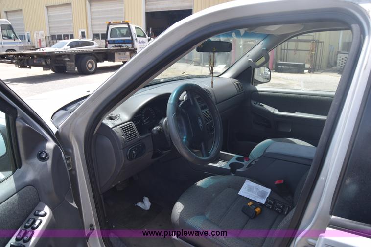 image for item J6700 2002 Ford Explorer XLS SUV