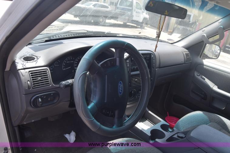 image for item J6700 2002 Ford Explorer XLS SUV