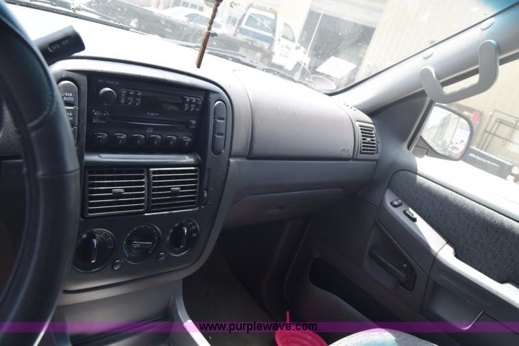image for item J6700 2002 Ford Explorer XLS SUV