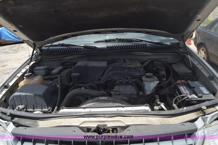 image for item J6700 2002 Ford Explorer XLS SUV