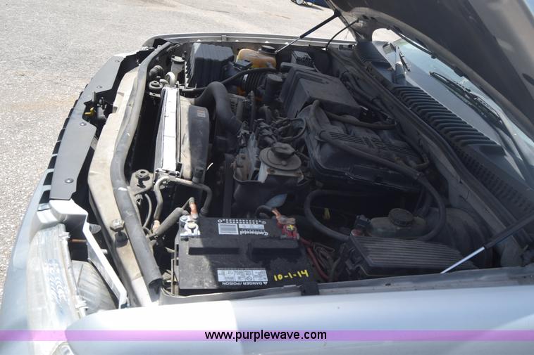 image for item J6700 2002 Ford Explorer XLS SUV