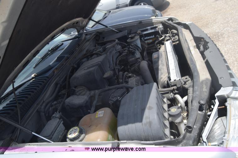 image for item J6700 2002 Ford Explorer XLS SUV