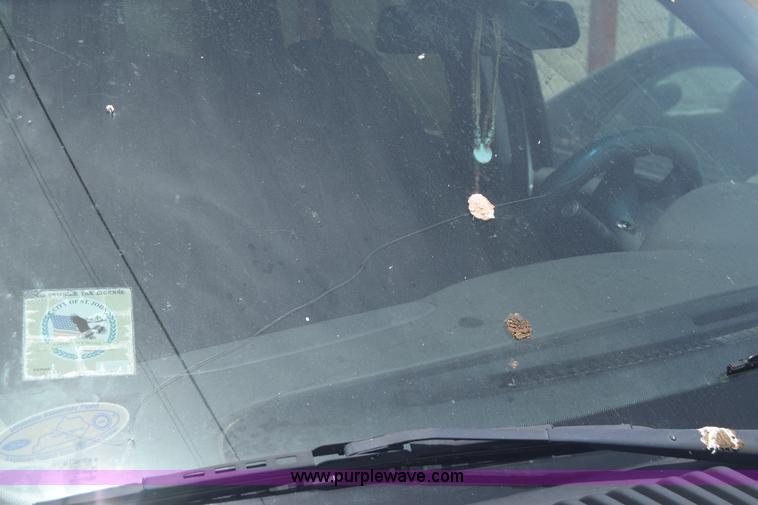 image for item J6700 2002 Ford Explorer XLS SUV