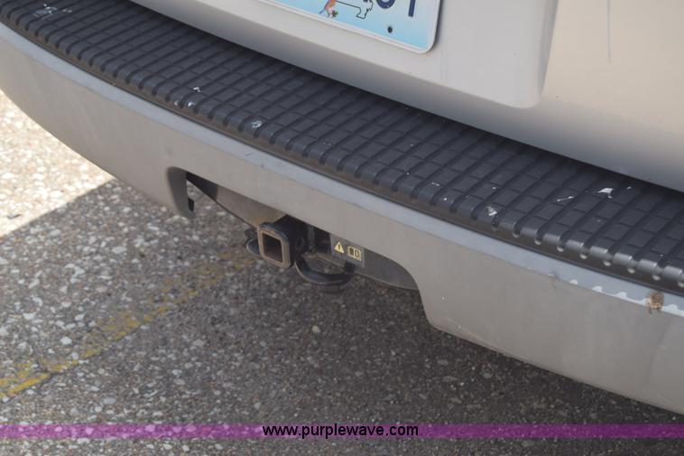 image for item J6700 2002 Ford Explorer XLS SUV