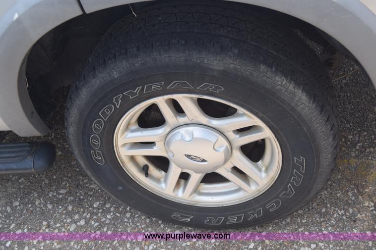 image for item J6700 2002 Ford Explorer XLS SUV