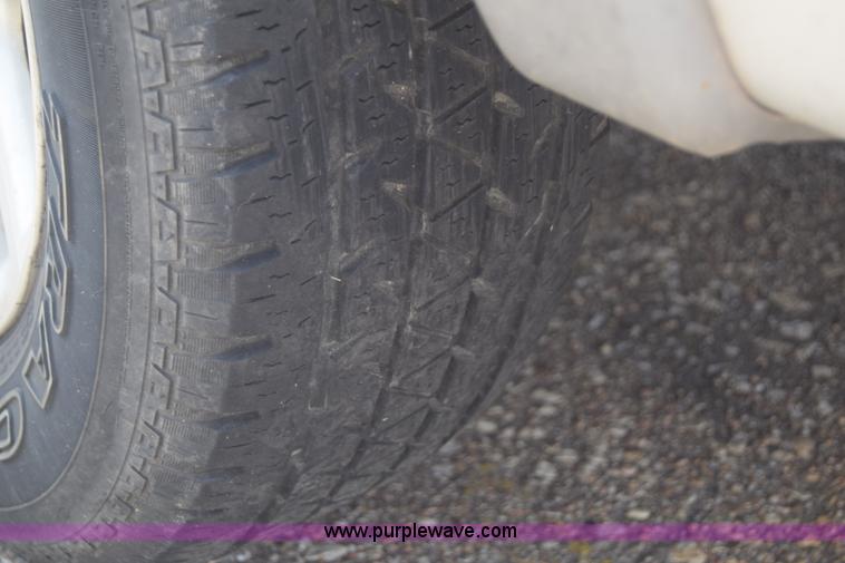 image for item J6700 2002 Ford Explorer XLS SUV