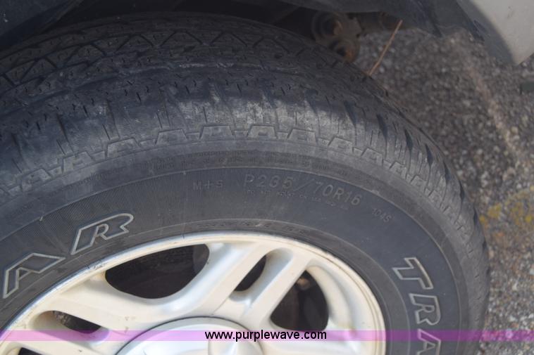 image for item J6700 2002 Ford Explorer XLS SUV