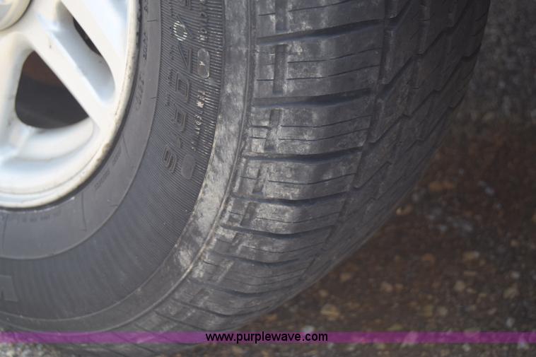 image for item J6700 2002 Ford Explorer XLS SUV