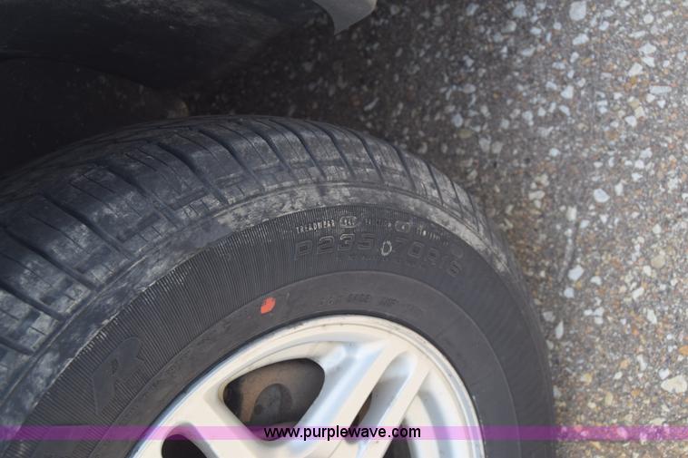 image for item J6700 2002 Ford Explorer XLS SUV