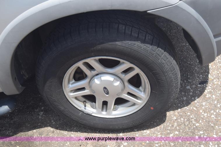 image for item J6700 2002 Ford Explorer XLS SUV