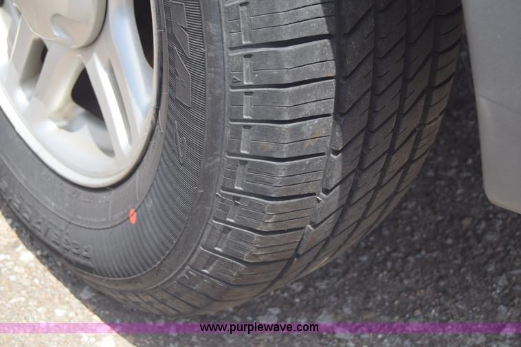 image for item J6700 2002 Ford Explorer XLS SUV