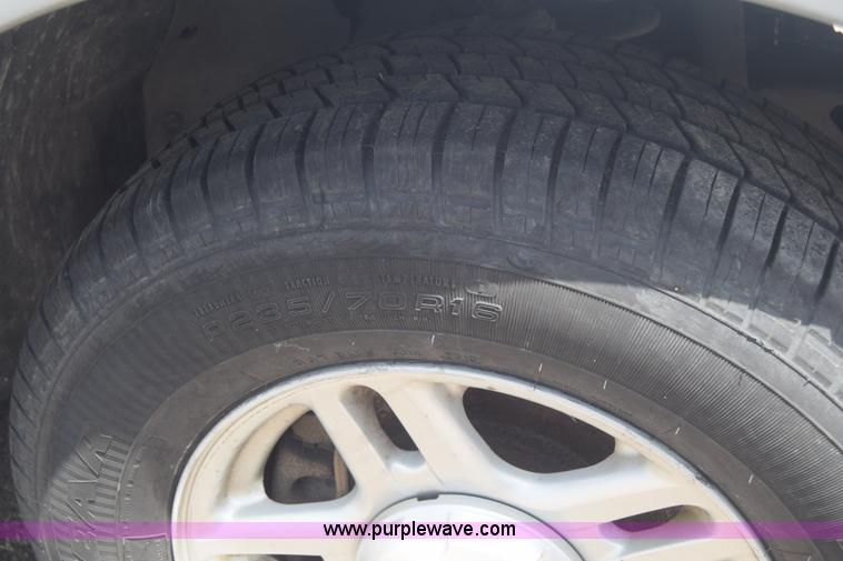 image for item J6700 2002 Ford Explorer XLS SUV