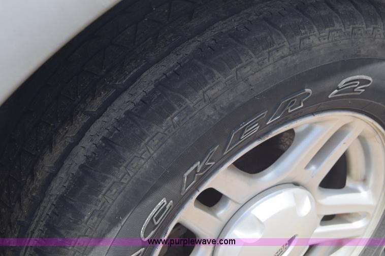 image for item J6700 2002 Ford Explorer XLS SUV