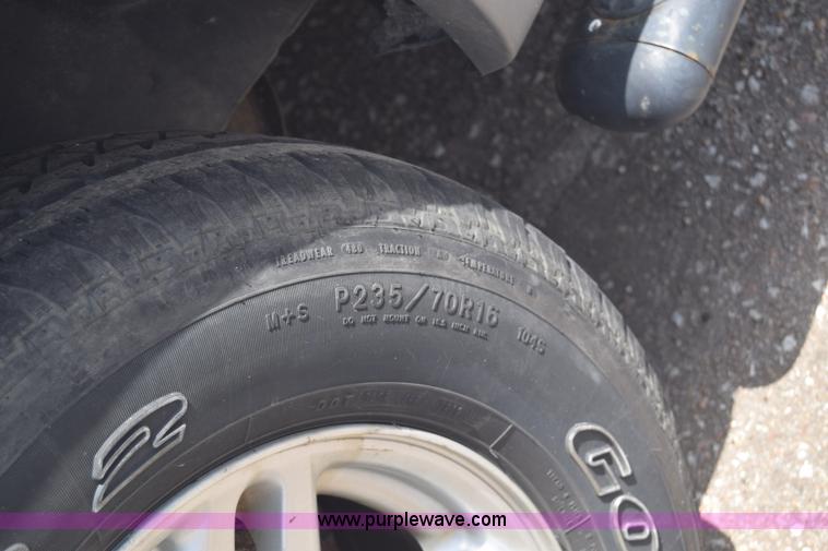 image for item J6700 2002 Ford Explorer XLS SUV