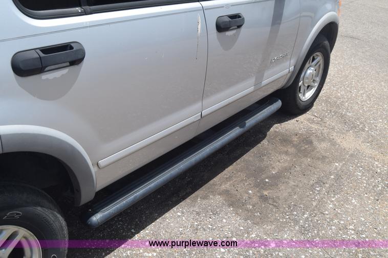 image for item J6700 2002 Ford Explorer XLS SUV