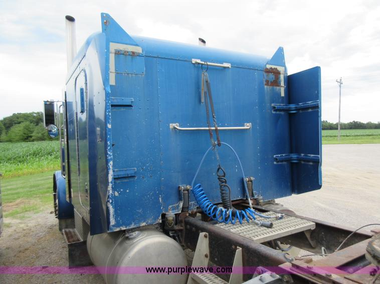 image for item AO9140 1994 Peterbilt 379 semi truck