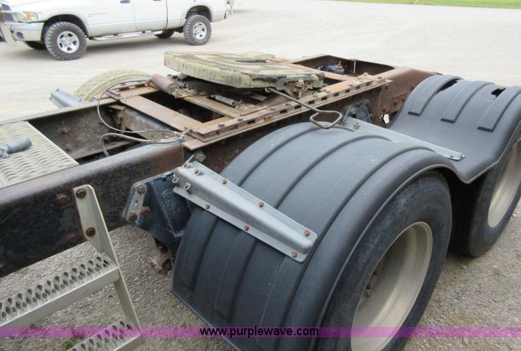 image for item AO9140 1994 Peterbilt 379 semi truck