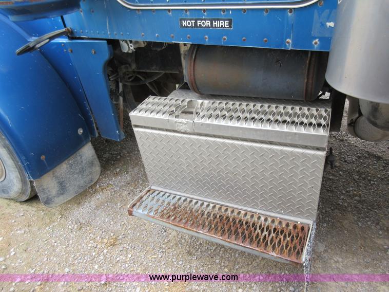 image for item AO9140 1994 Peterbilt 379 semi truck