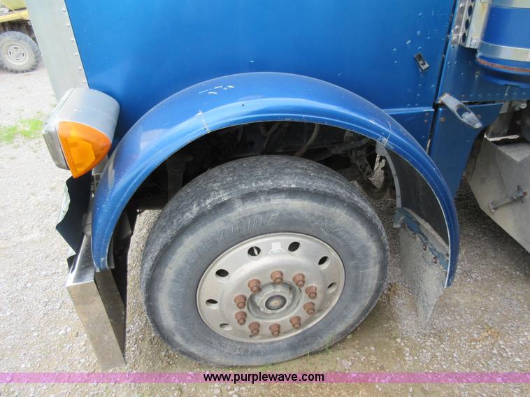 image for item AO9140 1994 Peterbilt 379 semi truck